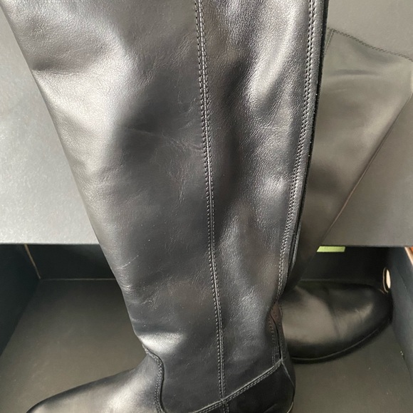 Gently used Kenneth Cole knee high boot. Comfortably fits an 14’ calf. - Picture 4 of 9